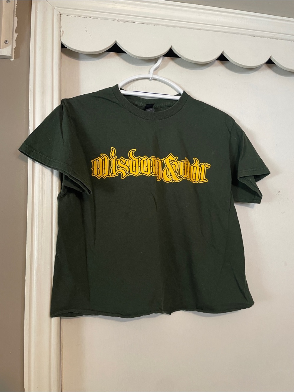 Metal band Wisdom & War green cropped tee